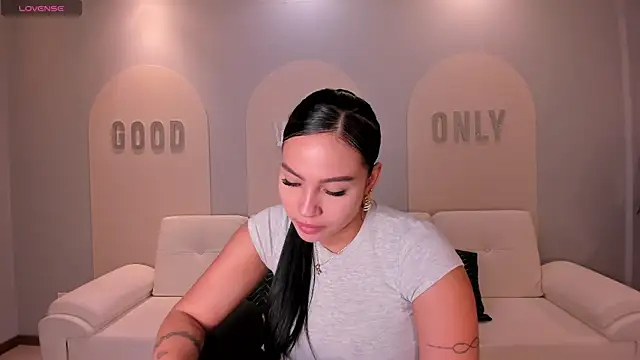 MollyJones  online show from 17, 6, 2026