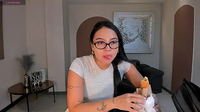 MollyJones  online show from 31, 7, 2026