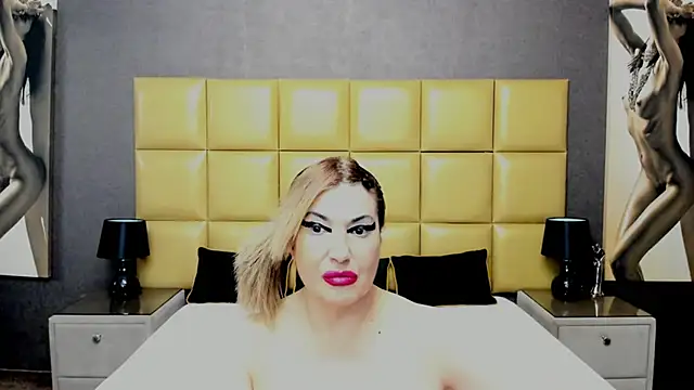 Snapshot of KiraLeila chatting on 8, 2, 2025 KiraLeila online show from 8, 2, 2025