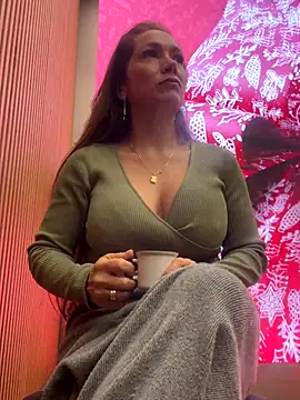 Snapshot of angelitasexy81 chatting on 14, 12, 2025 angelitasexy81 online show from 14, 12, 2025