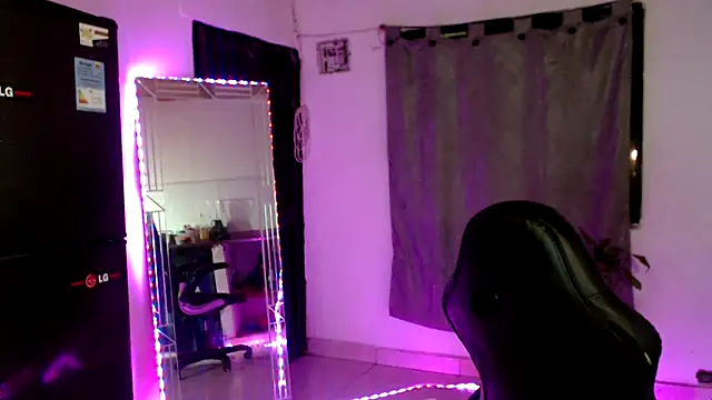 Ariana girlhots online show from 28, 1, 2025