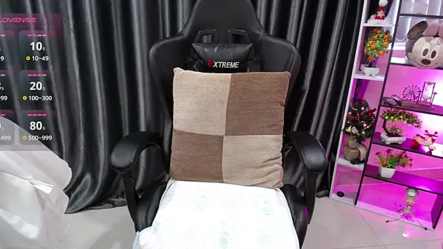 Yuki-yio online show from 17, 10, 2025