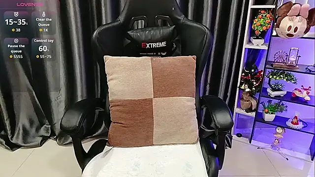 Yuki-yio online show from 21, 11, 2025