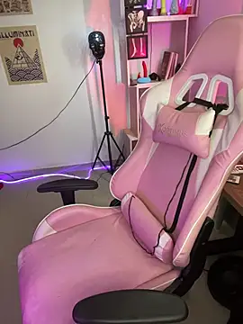 Snapshot of Emma_Wish chatting on 7, 11, 2025 Emma Wish online show from 7, 11, 2025