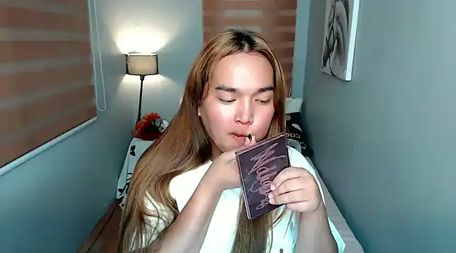 Snapshot of MoaningKylie chatting on 3, 1, 2025 MoaningKylie online show from 3, 1, 2025