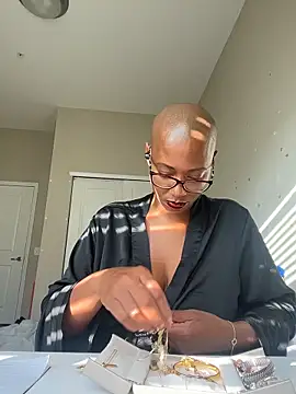 Snapshot of HoneyDripHer chatting on 5, 11, 2025 HoneyDripHer online show from 5, 11, 2025