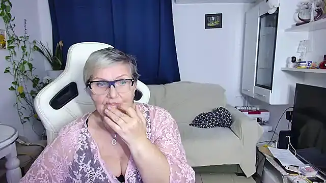 Selenna57 online show from 4, 4, 2026