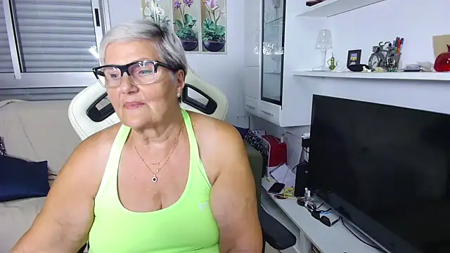 Snapshot of Selenna57 chatting on 15, 7, 2026 Selenna57 online show from 15, 7, 2026