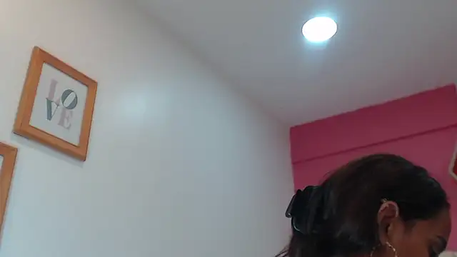 Amber Moore online show from 8, 9, 2025