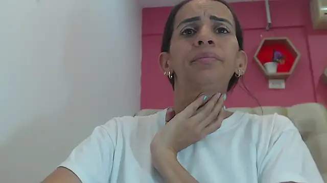 Amber Moore online show from 4, 10, 2025