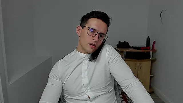 Snapshot of sexxymuscles4u chatting on 12, 12, 2024 sexxymuscles4u online show from 12, 12, 2024