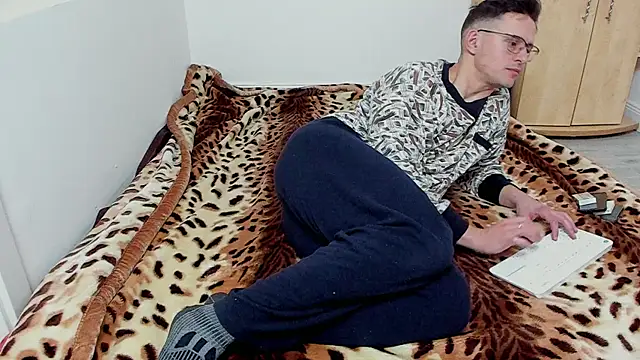 Snapshot of sexxymuscles4u chatting on 21, 12, 2024 sexxymuscles4u online show from 21, 12, 2024