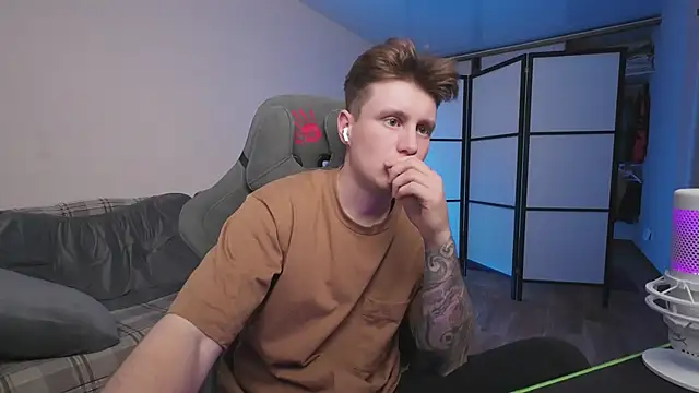 Snapshot of zverev_dima chatting on 7, 11, 2025 zverev dima online show from 7, 11, 2025