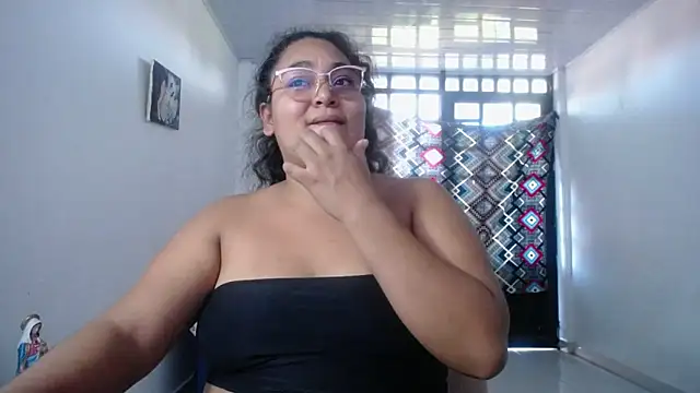 Snapshot of sirena_15 chatting on 12, 9, 2025 sirena 15 online show from 12, 9, 2025