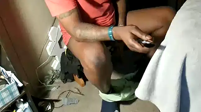 Makeyoucumallover online show from 31, 12, 2024