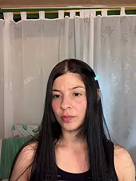 Estefani 32 online show from 8, 5, 2026