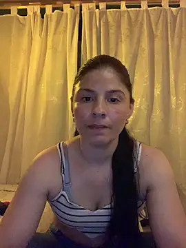 Estefani 32 online show from 13, 5, 2026