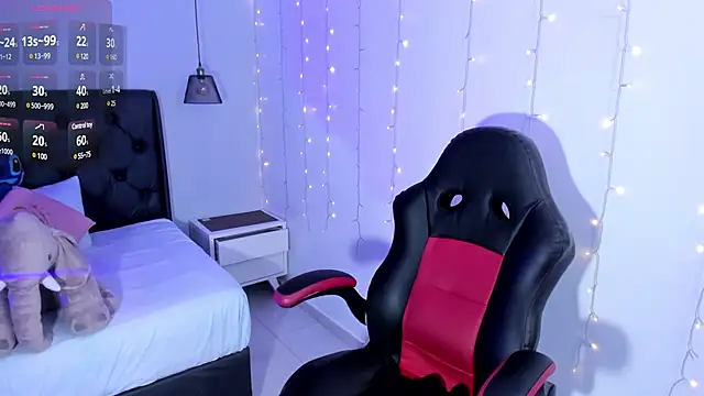 AMELIELEONE online show from 4, 2, 2025