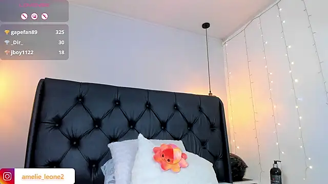 AMELIELEONE online show from 17, 2, 2025