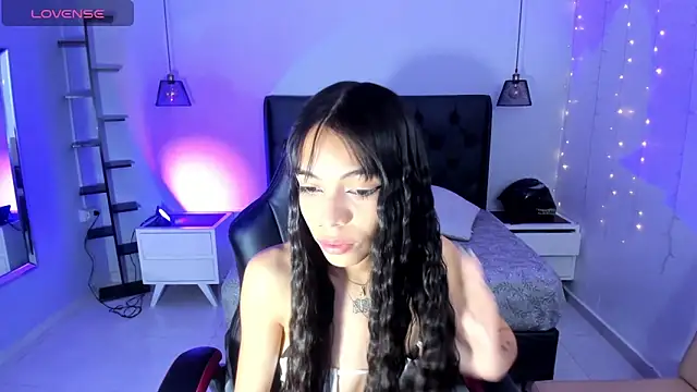 AMELIELEONE online show from 20, 2, 2025