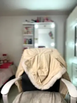 Emmily 19 online show from 19, 9, 2025