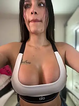 Emmily 19 online show from 11, 11, 2025