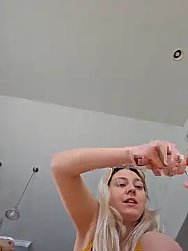 Snapshot of ScarletCallings420 chatting on 28, 2, 2025 ScarletCallings420 online show from 28, 2, 2025