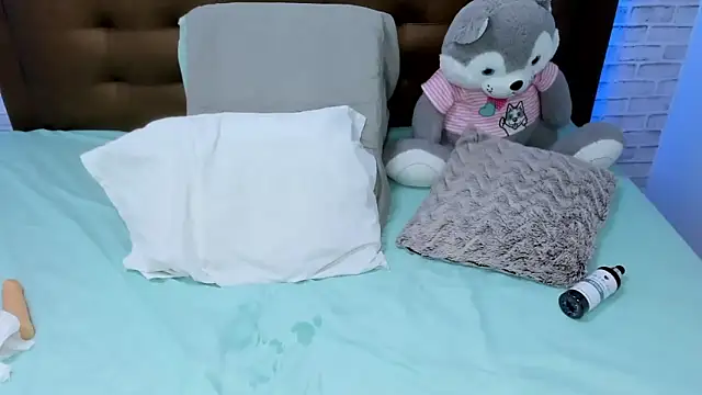 olivia love  online show from 11, 2, 2025