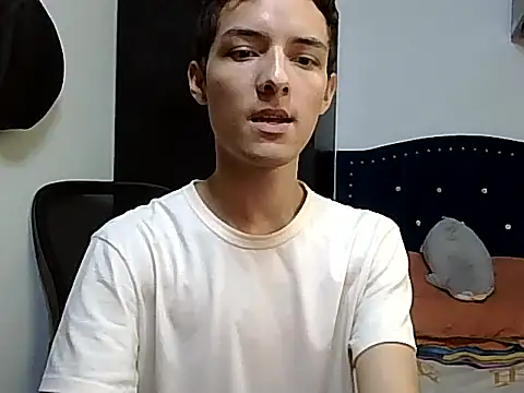 Snapshot of andys_26 chatting on 17, 4, 2026 andys 26 online show from 17, 4, 2026