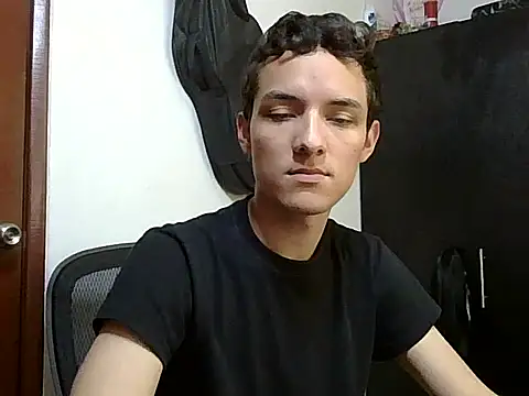 Snapshot of andys_26 chatting on 21, 4, 2026 andys 26 online show from 21, 4, 2026