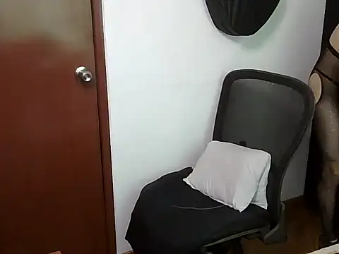 Snapshot of andys_26 chatting on 28, 4, 2026 andys 26 online show from 28, 4, 2026