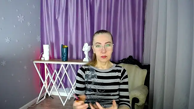 queen a n i online show from 30, 1, 2025