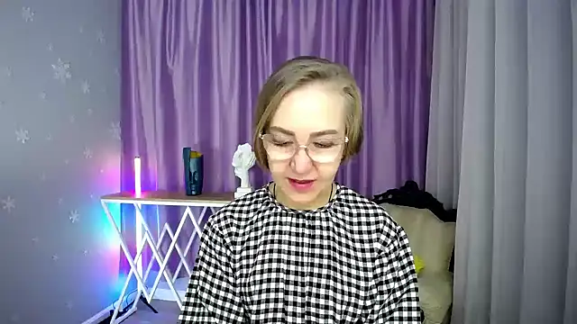 queen a n i online show from 7, 10, 2025