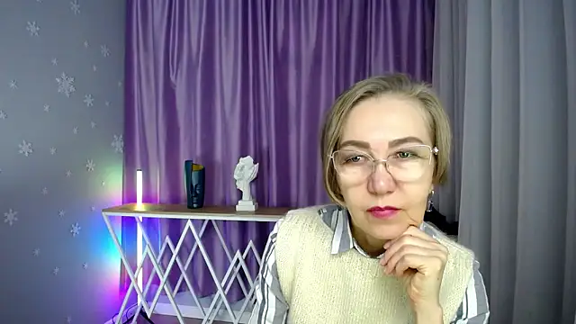 queen a n i online show from 10, 10, 2025