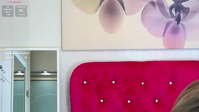 LoraDelNiro online show from 6, 2, 2025