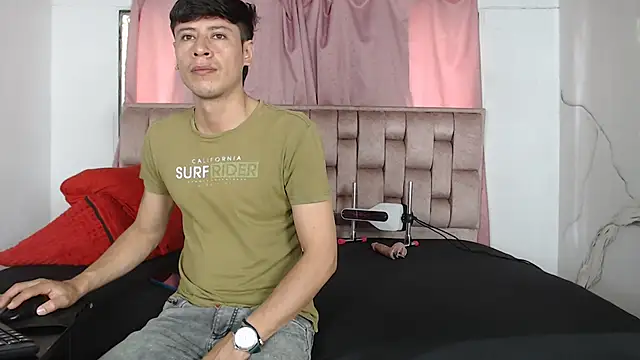 Snapshot of Sexytaty2022 chatting on 9, 4, 2026 Sexytaty2022 online show from 9, 4, 2026