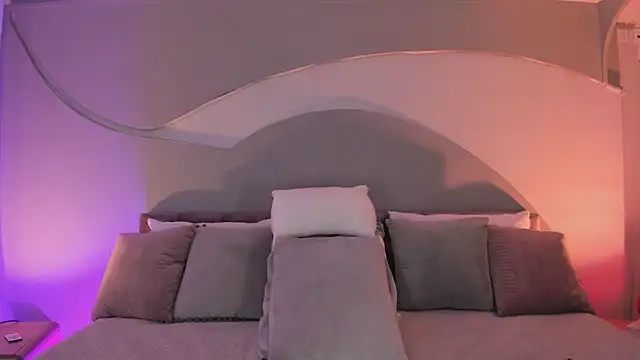 Nicolle W online show from 5, 11, 2025