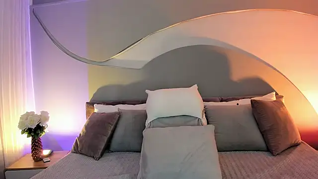 Nicolle W online show from 8, 1, 2026