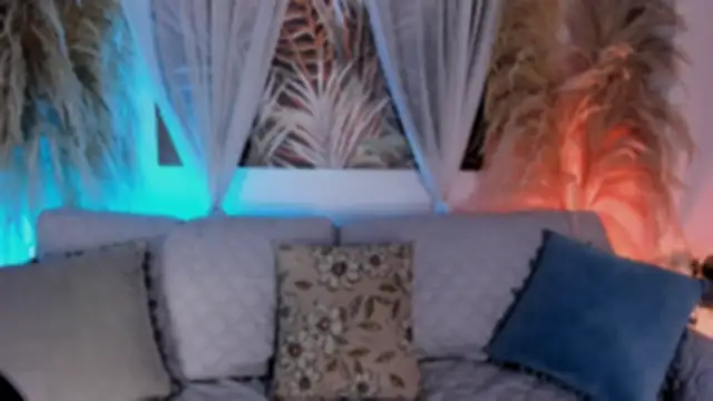 Snapshot of Nicolle_W chatting on 13, 5, 2026 Nicolle W online show from 13, 5, 2026