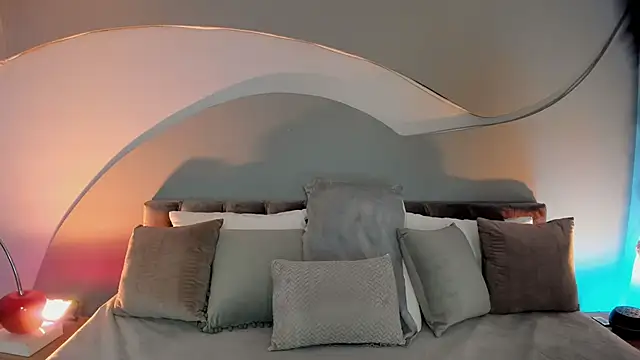 Snapshot of Nicolle_W chatting on 4, 7, 2026 Nicolle W online show from 4, 7, 2026