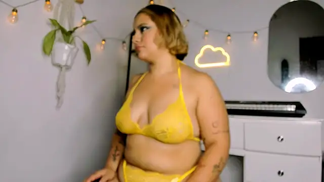 Snapshot of susy_angel chatting on 6, 3, 2025 susy angel online show from 6, 3, 2025