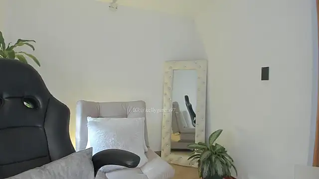 Ally Snow online show from 3, 11, 2025