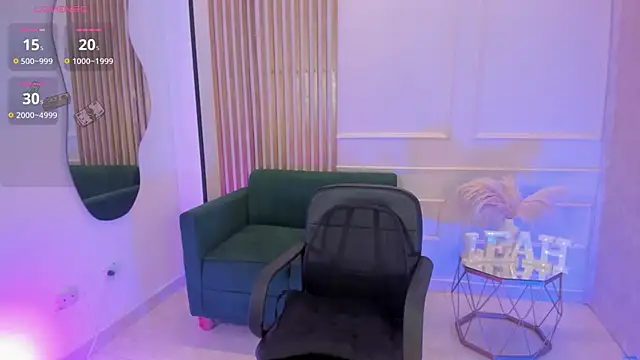 LeahJones  online show from 31, 1, 2025