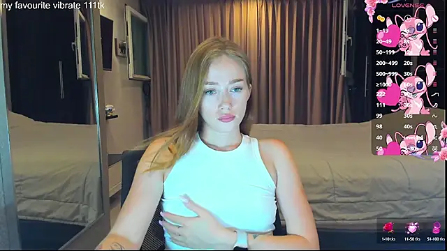 Hot Mia  online show from 27, 9, 2025