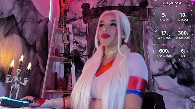 andrea lopezz  online show from 17, 10, 2025