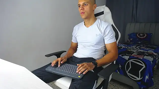 Snapshot of DavidAngell7 chatting on 20, 2, 2025 DavidAngell7 online show from 20, 2, 2025