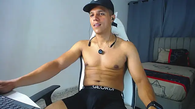 Snapshot of DavidAngell7 chatting on 4, 10, 2025 DavidAngell7 online show from 4, 10, 2025