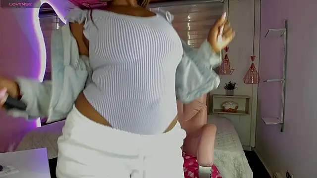 Snapshot of aleja17_xxx chatting on 24, 9, 2025 aleja17 xxx online show from 24, 9, 2025