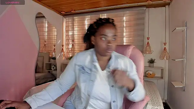 Snapshot of aleja17_xxx chatting on 3, 10, 2025 aleja17 xxx online show from 3, 10, 2025