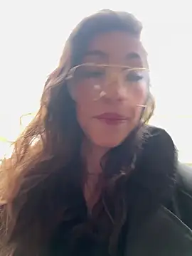 amanilouve online show from 6, 11, 2025